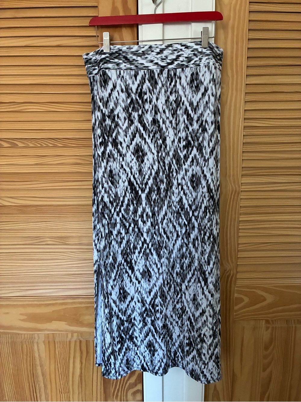 Black & White Patterned Women’s Maxi Skirt size large